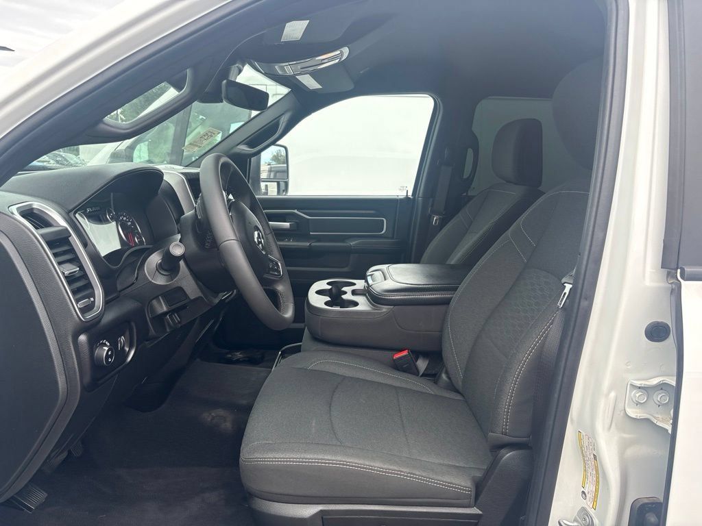 Used 2025 RAM 2500 Big Horn AWD/4WD image 7