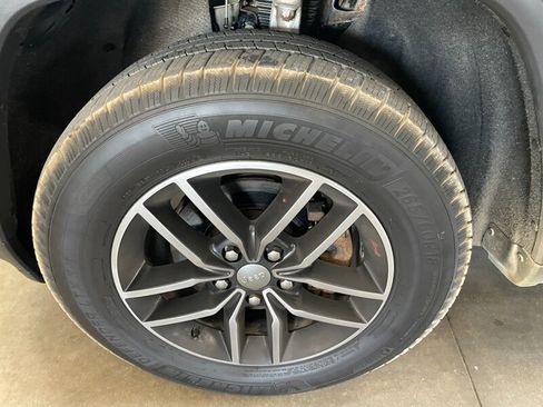 Used 2018 Jeep Grand Cherokee Trailhawk AWD/4WD image 24