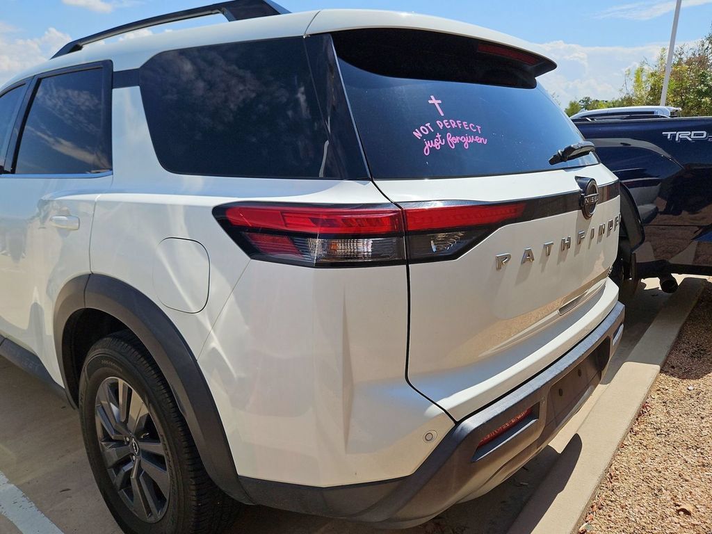 Used 2022 Nissan Pathfinder SV FWD image 12