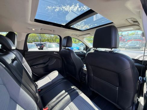 Used 2017 Ford Escape SE w/ Equipment Group 201A AWD/4WD image 46