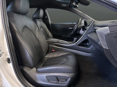 Used 2022 Toyota Avalon XLE image 25