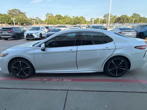 Used 2019 Toyota Camry XSE FWD image 6