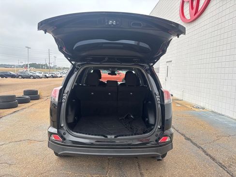 Used 2018 Toyota RAV4 LE image 26