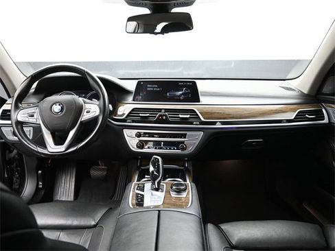 Used 2019 BMW 740i w/ Executive Package image 23