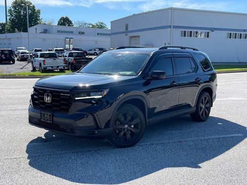 Used 2025 Honda Pilot Black Edition image 1