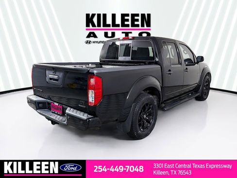 Used 2020 Nissan Frontier SV w/ Midnight Edition Floor Mats image 8