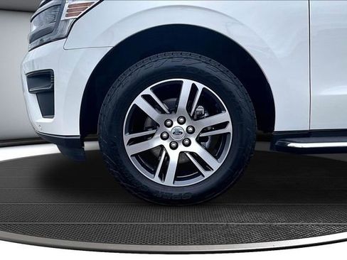 Used 2022 Ford Expedition XLT AWD/4WD image 33