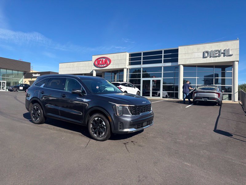 Certified 2025 Kia Sorento S w/ Panoramic Sunroof Package AWD/4WD image 4