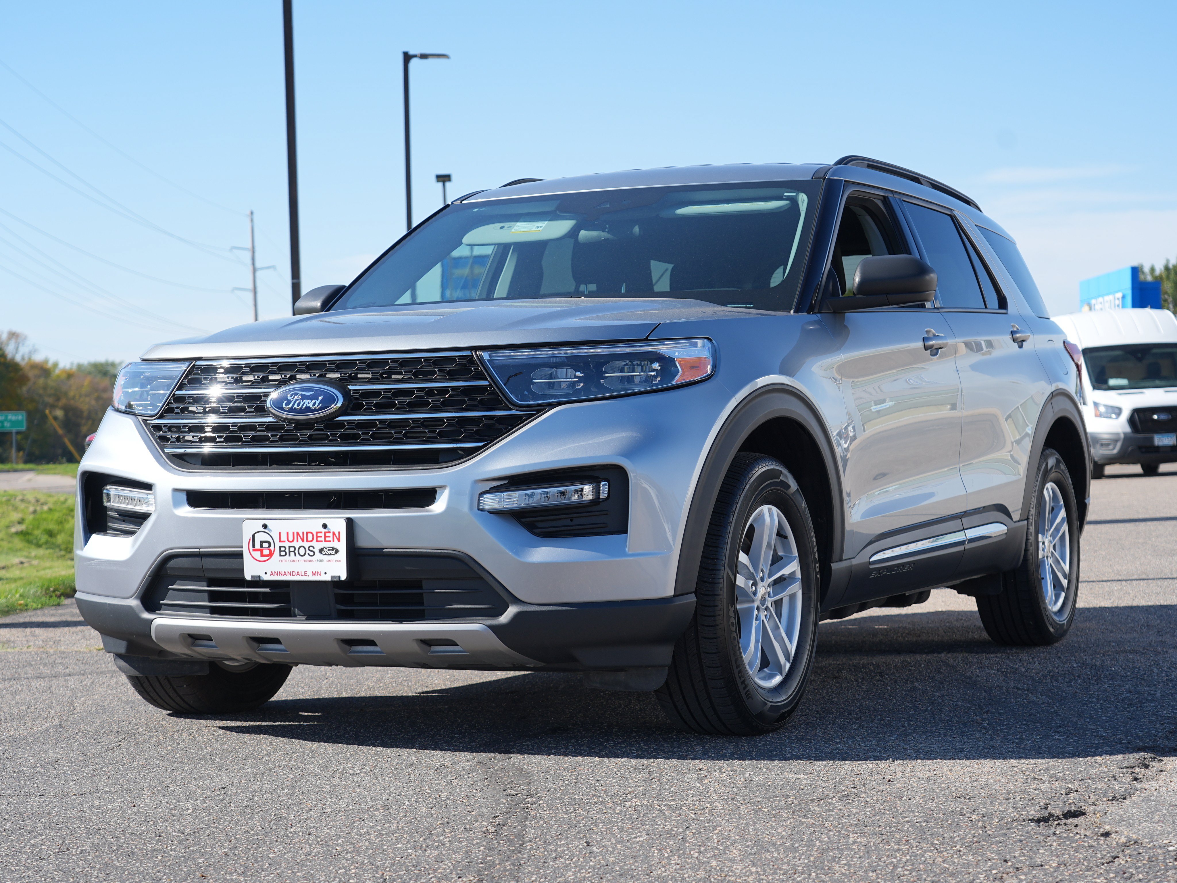 Used 2024 Ford Explorer XLT w/ Equipment Group 202A AWD/4WD image 8