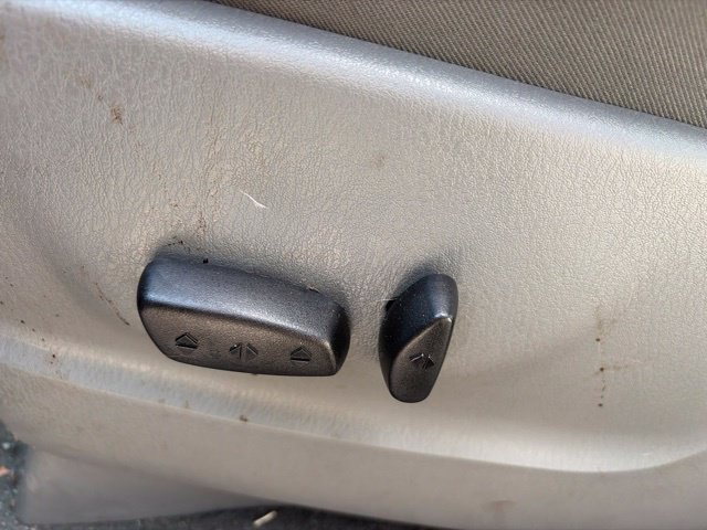 Used 2005 Chrysler Town & Country Touring FWD image 25