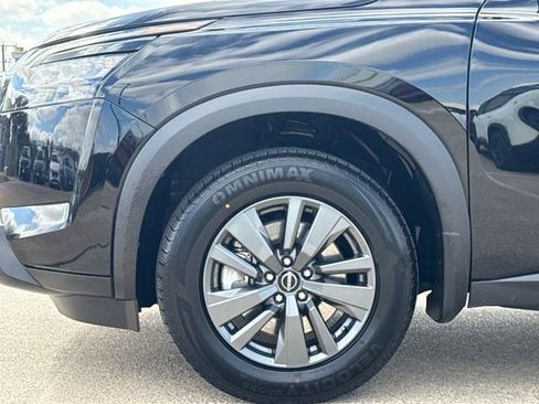 Certified 2024 Nissan Pathfinder S image 6