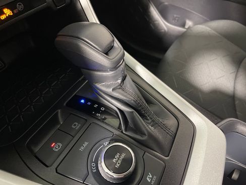 Certified 2025 Toyota RAV4 XLE AWD/4WD image 22