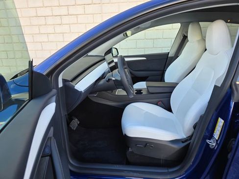 Used 2025 Tesla Model Y Long Range image 19