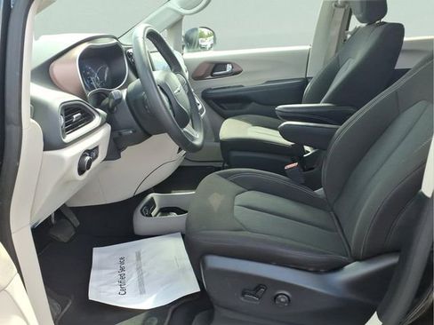 Used 2023 Chrysler Voyager LX FWD image 19