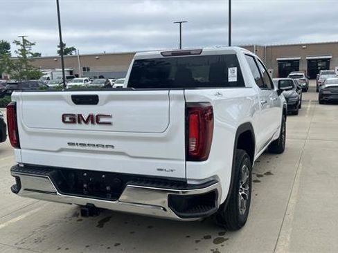 Used 2025 GMC Sierra 1500 SLT AWD/4WD image 3