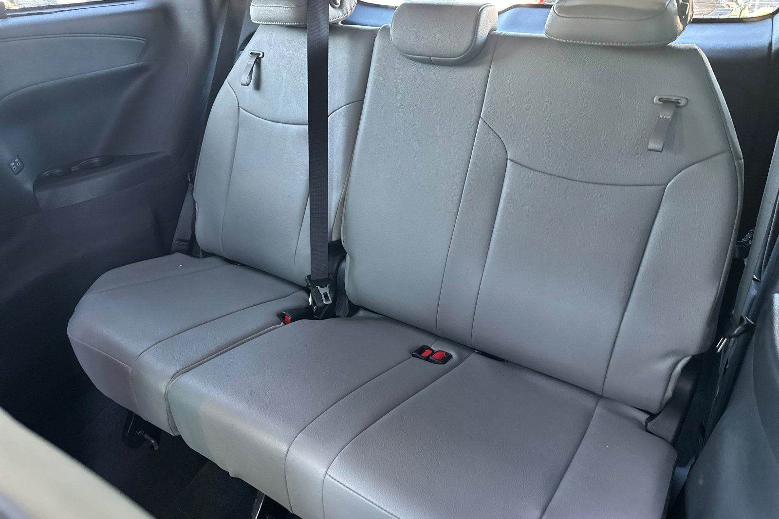 Used 2026 Toyota Sienna XLE FWD image 34