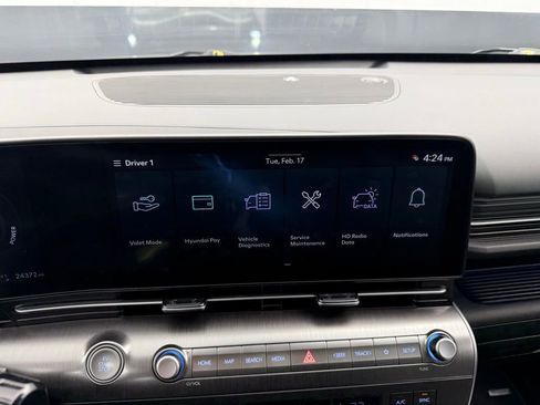 Used 2025 Hyundai Kona Limited image 32