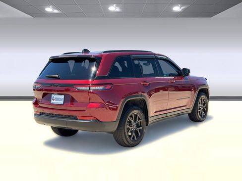 Used 2024 Jeep Grand Cherokee Altitude AWD/4WD image 9