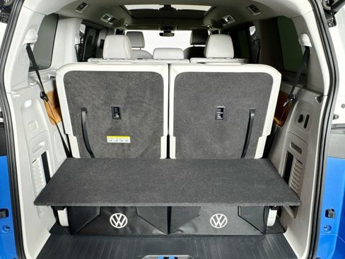 Used 2025 Volkswagen ID. Buzz 1st Edition image 23