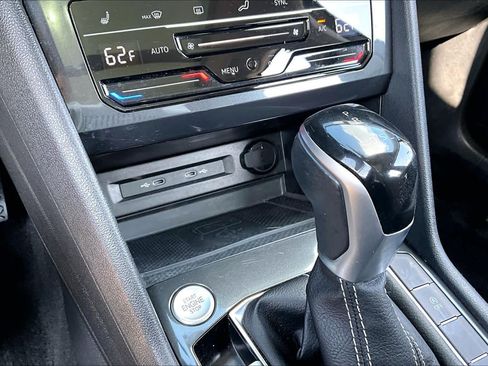 Used 2023 Volkswagen Tiguan SE w/ Panoramic Sunroof Package FWD image 31
