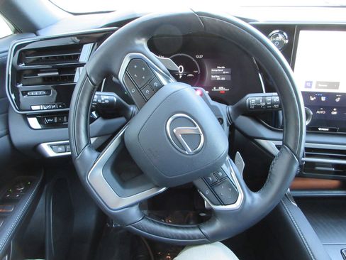 Used 2025 Lexus RX 450h AWD w/ Convenience Package image 38