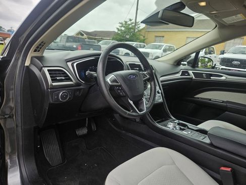 Used 2019 Ford Fusion SE w/ Equipment Group 151A FWD image 13
