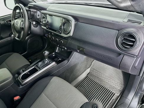 Used 2022 Toyota Tacoma TRD Sport AWD/4WD image 29