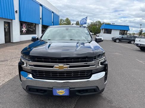 Used 2022 Chevrolet Silverado 1500 LT AWD/4WD image 3