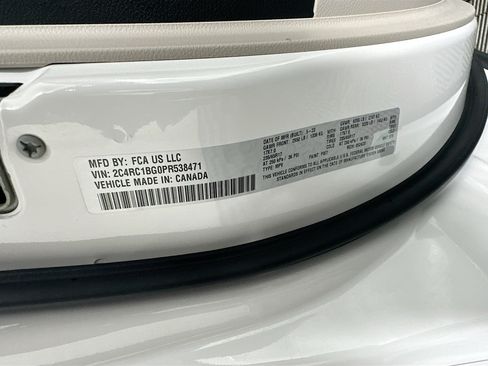 Used 2023 Chrysler Pacifica Touring-L FWD image 13