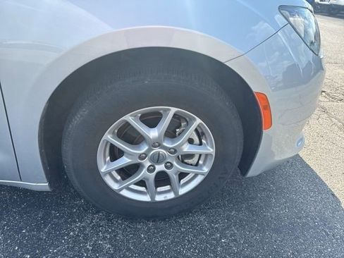 Used 2023 Chrysler Voyager LX image 2