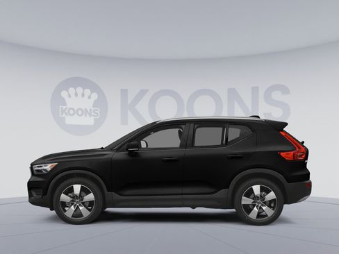 Used 2020 Volvo XC40 T4 Momentum image 4