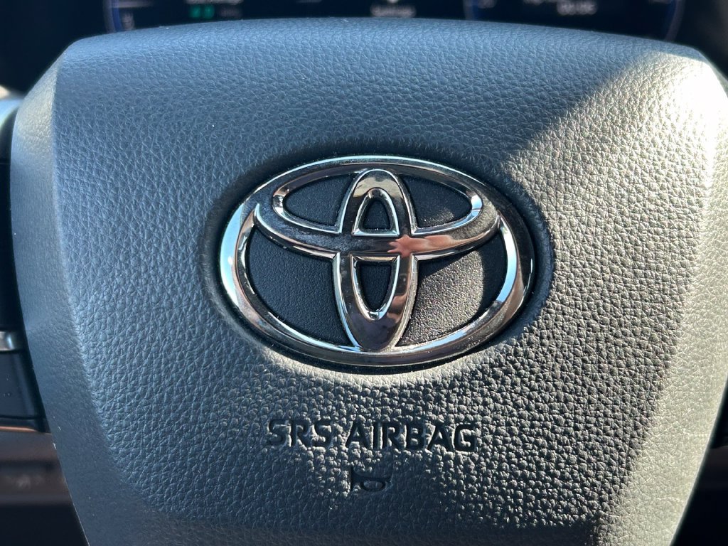 Used 2025 Toyota Sienna Platinum AWD/4WD image 45