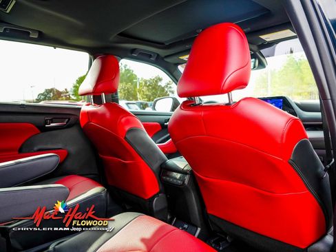 Used 2024 Toyota Highlander XSE image 14