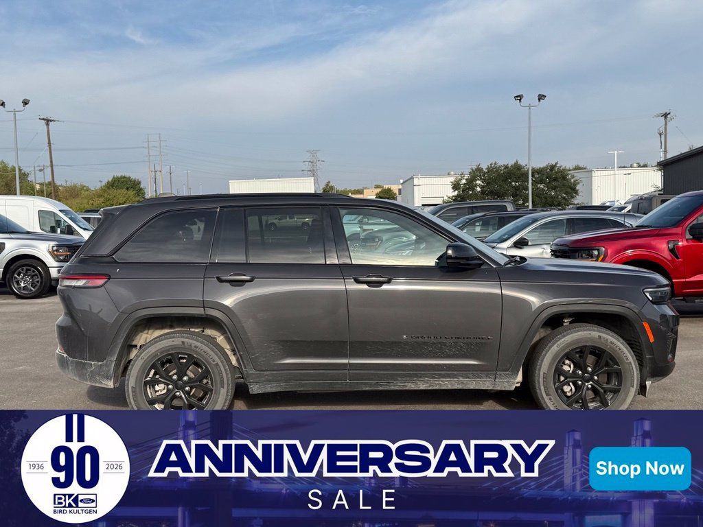 Used 2024 Jeep Grand Cherokee Altitude AWD/4WD image 1