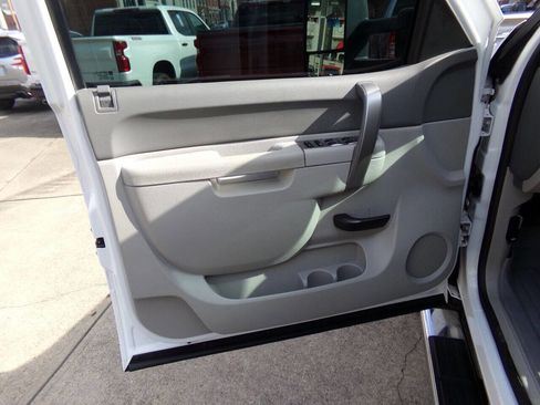 Used 2014 Chevrolet Silverado 2500 LT w/ Interior Plus Package image 14