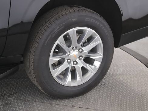 Used 2026 Chevrolet Suburban Premier w/ Sun And Tow Package AWD/4WD image 14