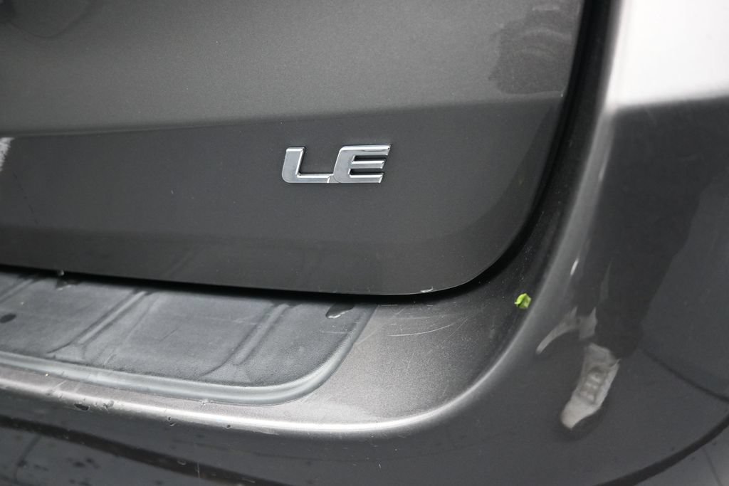Used 2019 Toyota Sienna LE w/ Carpet Mat Package FWD image 28