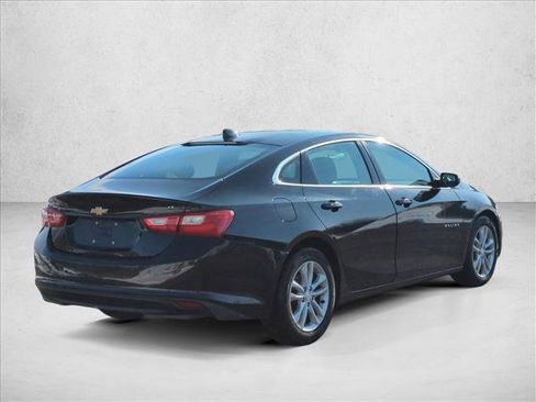 Used 2017 Chevrolet Malibu LT image 5