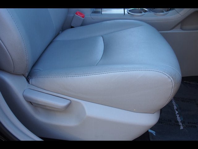 Used 2012 Toyota Highlander SE w/ Tow Pkg AWD/4WD image 12