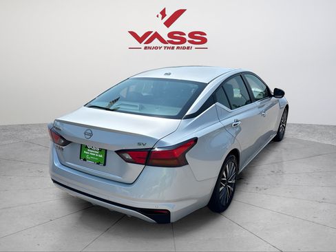 Used 2024 Nissan Altima 2.5 SV FWD image 5