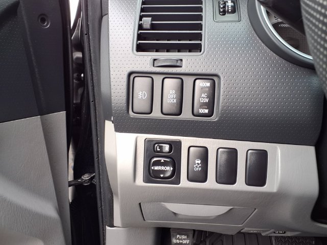 Used 2015 Toyota Tacoma PreRunner w/ TRD Off-Road Package RWD image 18