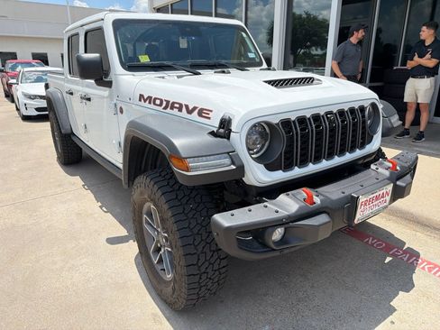 Used 2025 Jeep Gladiator Mojave w/ Steel Bumper Group AWD/4WD image 4