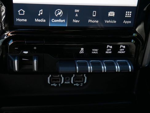 Used 2023 RAM 1500 Laramie AWD/4WD image 26