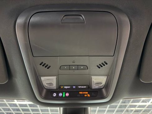 Used 2023 Buick Enclave Essence FWD image 24
