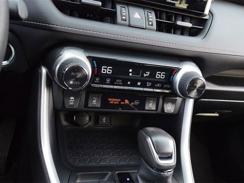 Used 2022 Toyota RAV4 XLE Premium image 21