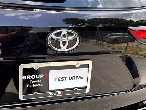 Used 2022 Toyota Highlander XLE FWD image 31