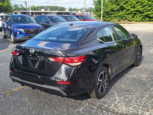 Used 2025 Nissan Sentra SV FWD image 2