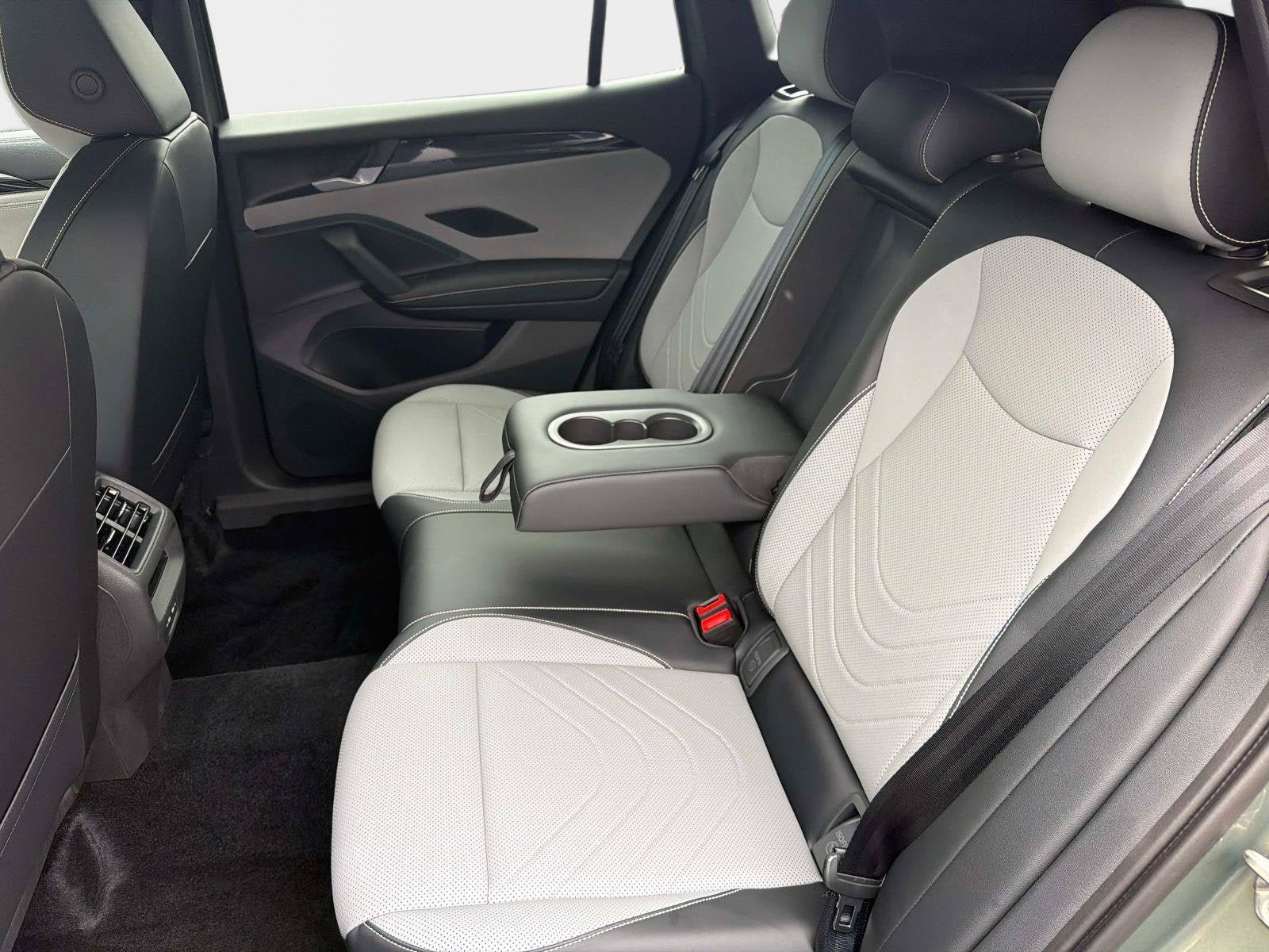 Certified 2026 Volkswagen Tiguan SE R-Line FWD image 13