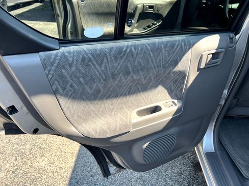 Used 2004 Isuzu Rodeo S image 12