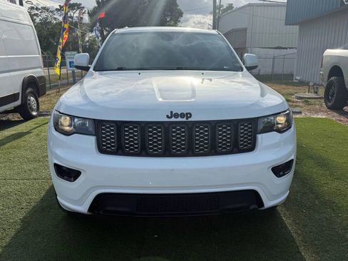 Used 2021 Jeep Grand Cherokee Laredo X image 2